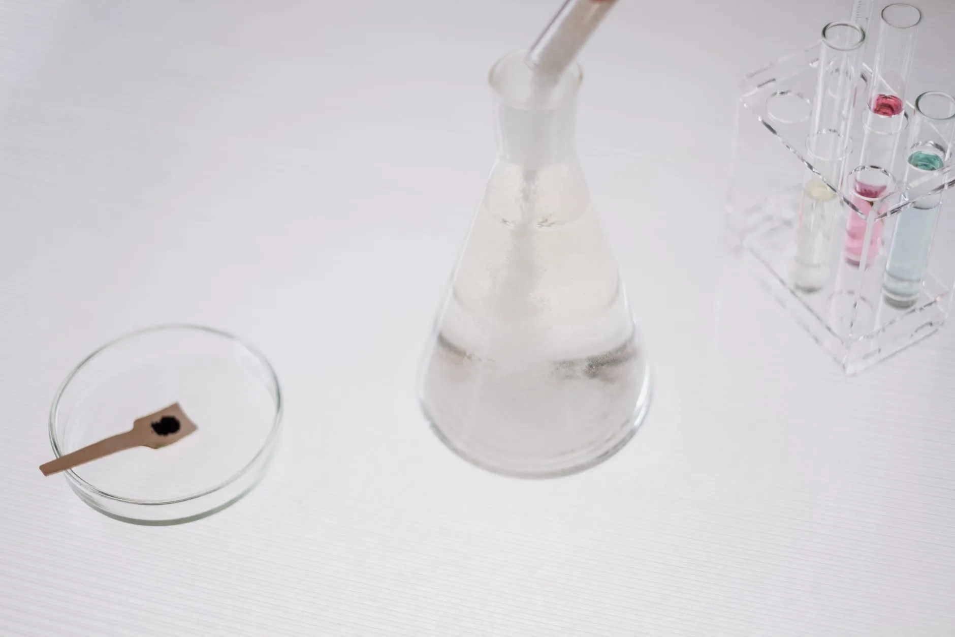石材雕刻机在墓碑加工中的精度控制与应用优势解析
