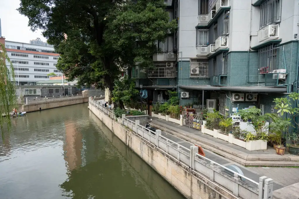 木工雕刻机在实木家具柔性生产中的应用与选型要点